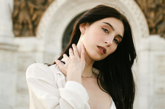 属虎的双鱼座女生性格：属虎双鱼座女生，神秘魅力与勇气并存的独特性格深度解析