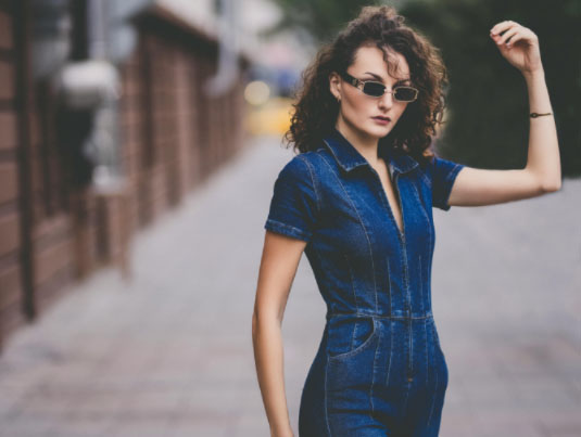 属狗的女生和：属狗女孩的魅力揭秘，如何吸引你的星座缘分